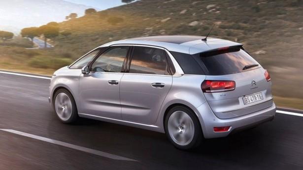 C4 Picasso'larda 40 bin TL'lik ksm 20 ay faizsiz kredi avantaj ve cam tavan hediyeli.