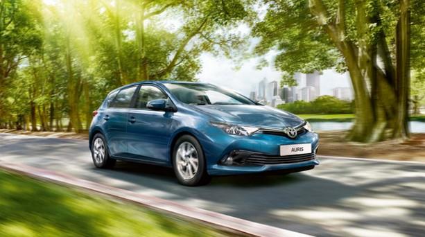 Auris 53 bin 900 TL'den balayan fiyatlar ve 700 TL taksitle satlyor.