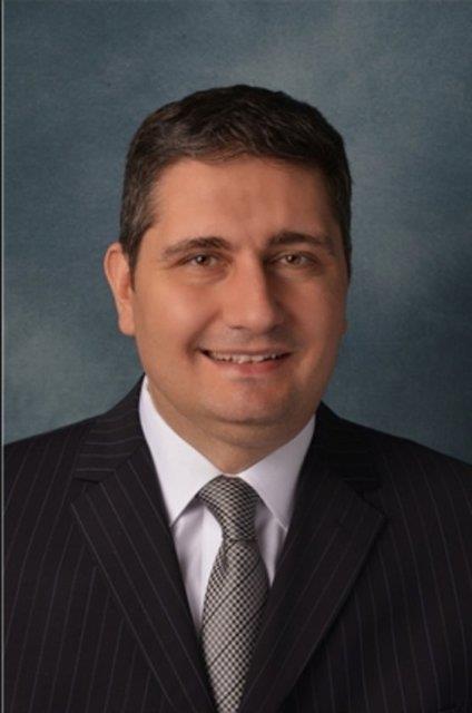 Tolga Kapusuz, anestezi doktorlarnn at kuruluu konumunda bulunan ve yeliklerini onaylayan American Board of Anesthesiology'de (ABA) szel snav yapan doktorlardan biri oldu. Kapusuz, snav denetim kurula giren ilk Trk doktor nvanna sahip.