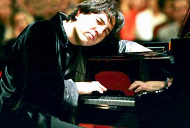 Semih Saygner - 3 top bilardo oyuncusu, 1994'te dnya bilardo ampiyonu oldu.