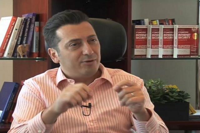 Melih Abdlhayolu - ABD'li, Trk asll teknoloji uzman ve giriimci. 998 ylnda, ngiltere'de SSL sertifikas gibi bilgisayar gvenlik rnleri reten bir kurulu olan Comodo'yu kurmutur.