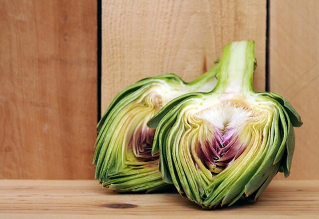 ENGNAR  Bir litre suya kylm bir avu enginar katlp kaynatlr. Szlp gargara yaplr.