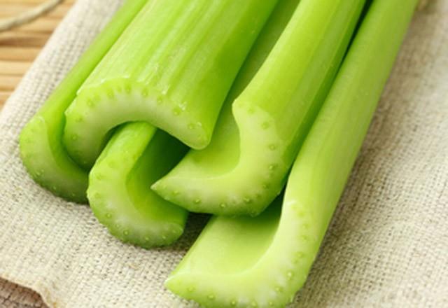 KEREVZ  Bir litre suya kereviz yapra katlp kaynatlr. Bir sre dinlendirildikten sonra szlp gn iinde gargara yaplarak kullanlr.