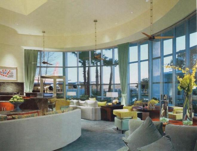 Lks evin havuzu da olduka dikkat ekici.