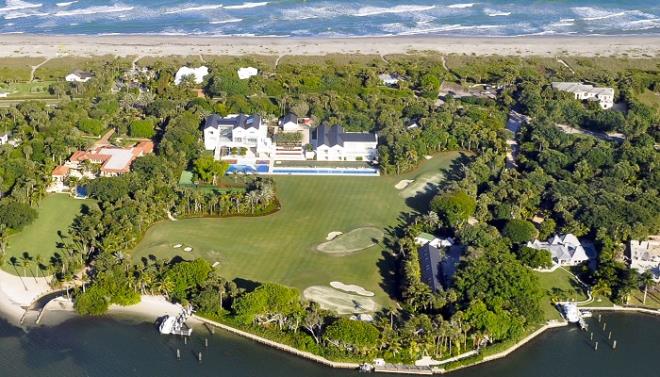 Tiger Woods &#8211; Jpiter Adas <br>         Florida, Jpiter Adas&#8217;ndaki bu lks ev 60 milyon dolar deeriyle dikkat ekiyor. Tiger Woods&#8217;un kendi golf sahas var. Lks villada, 30 metrelik profesyonel yzme havuzu, 18 metrelik dal havuzu, spa, tenis kortu ve basketbol sahalar bulununuyor. Ayrca evde asansr ve arap mahzeni bulunmaktadr.