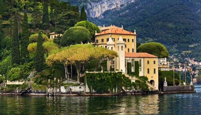 George Clooney &#8211; Como Gl     <br>  Baarl aktr George Clooney, en nl talyan gllerlinden biri olan Como Gl zerinde, bir villa satn ald. Villa Oleandra, 30 milyon dolar deerinde ve 25 odaya sahip. Ev, 18. Yzylda ina edildi. Peyzajl bahe iinde muhteem manzara ile evrili. Bu lks evde ssl, oymal tavan ve sarmak ile kapl bir yry yolu bulunuyor.