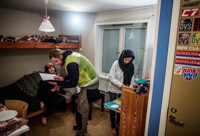 Riksgrnsen, Kuzey Kutup Dairesi&#8217;nin 200 kilometre kuzeyinde kk bir sve kayak merkezi. sve hkmet yetkilileri Kuldkepp&#8217;i arayarak kayak merkezini mlteciler iin ap aamayacan sormu.