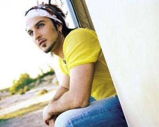 TARKAN  Beykoz mce Ky`nde iftlik, Tarabya Smer Korusu`nda 2.1 milyon TL deerinde villa, Arnavutky`de tarihi kk, Newyork`ta daire (Manhattan`da 1999 ylnda `mortgage` sistemiyle 450 bin dolara ald dairenin deeri 4 milyon dolara ulat. Sanat yzde 5 gibi dk bir faiz oranyla satn ald dairenin borcunu toplam 24 ylda deyecek), Los Angeles`ta studio daire, iki cip, bir otomobil. ..