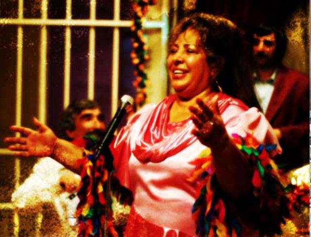 25 tane torunum var. ocuklarmn ocuklar oldu evlendi, onlarn da ocuklar oldu. Allah hepsinin rzkn ayr ayr verir."