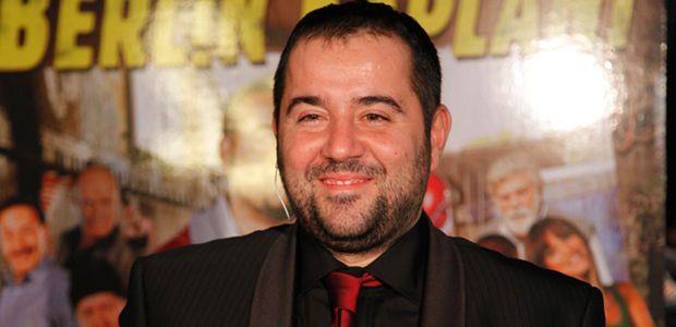 Habbele Koyu olarak bilinen blgedeki 7 dnmlk zm ban gzne kestiren nl komedyen, araziye sahip olmak iin kollar svad. Ata Demirer, ayn zamanda deniz manzaral da olan zm ban 300 bin TL'ye almay planlyor. Komedyen, arazisinde kendi rnlerini yetitirecek...