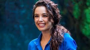 AZRA AKIN  Kemer Country`de ev, 2006 Audi ara, bankada nakit.