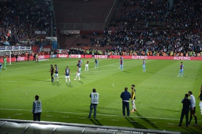 TRABZON'DA AMATR FUTBOL OYNADI    Trabzonspor taraftar tarafndan darp edilen Volkan Bayarslan'n ise bir zamanlar Trabzon'da amatr ligde mcadele eden Esiroluspor'da futbol oynad ortaya kt.