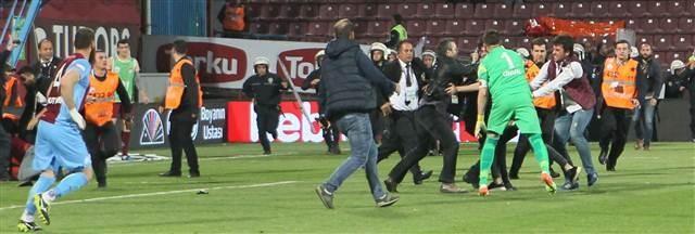 The Sun: Bu tip olaylar Trkiye'de sk oluyor<br>  The Sun ayrca, bu tip olaylarn Trkiye'de sk yaandn ve daha nce de Trabzon'da bu olaylarn olduunu okuyucularna duyurdu.