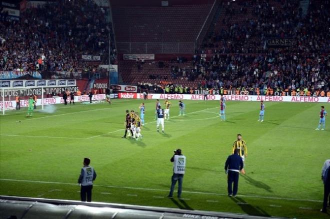 "Trabzonspor-Fenerbahe msabakas tatil edildi" balyla yaplan aklamada yle denildi: