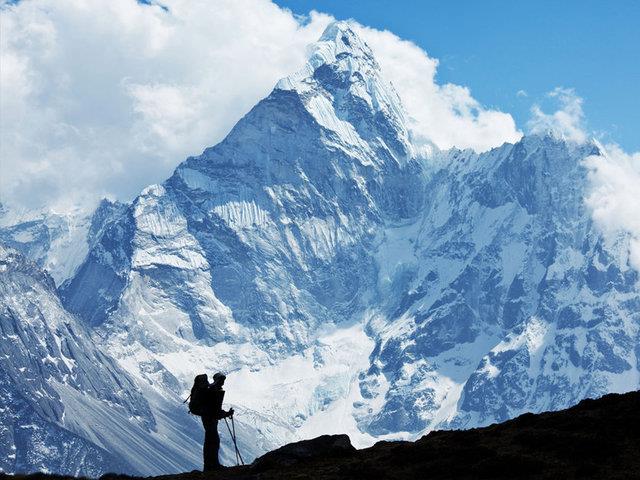 Dan zirvesi deniz seviyesinden 8.848 metre yksekliktedir.