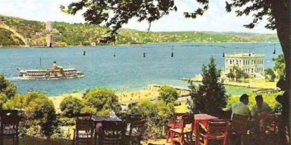 O aacn altn...  <br>     Eski Trk filmlerinde sevgililerin kavumas, genellikle birbirine ar ekimde kotuklar sahnelerle anlatld. ounlukla da tam birbirlerine sarldklar yer, Beykoz'daki 'Aklar Aac'nn altyd.