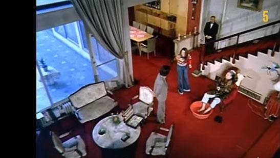 Ediz Hun, alt katta viskisini yudumlarken merdivenlerden Trkan oray inerdi. Bu kkn yerinde artk Karaca Apartman ykseliyor. Kk yllar nce ykld. Ancak Trkan oray'n baroln oynad 'Ayrlsakta Beraberiz' gibi pek ok film yllardr insanlar duygulandrmaya devam ediyor.