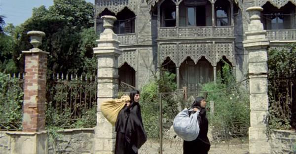 abanolu aban (1977). Kk'e bohac kadn klnda gelen aban ve Ramazan. Yer: Yeilky ...