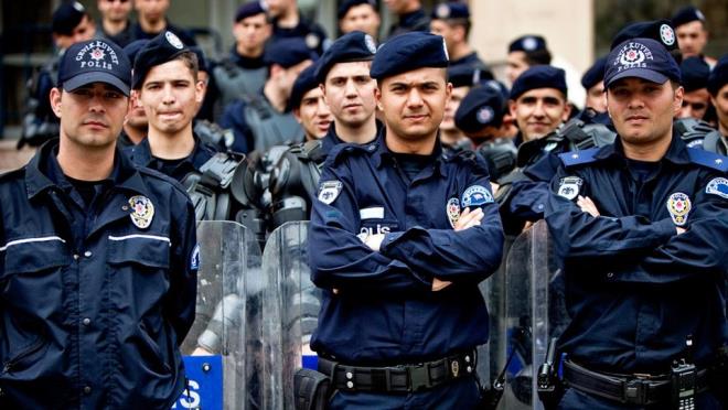 15 BN YEN POLS    Emniyet Genel Mdrl tara tekilatna 15 bin yeni polis memuru alnacak.