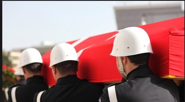 Kamu arazisi tahsis edilen turizm iletmelerinin 2016 yl iin demesi gereken kira ve tahsis gibi borlar bir yl ertelenecek.    <br>iler izin srelerini, bir blm 10 gnden az olmamak ve taraflarn anlamas kaydyla, ten daha fazla blebilecek.