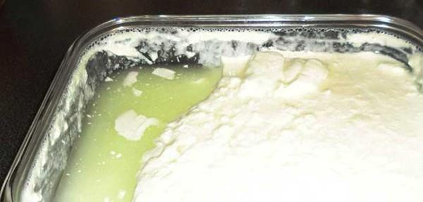 CLT LEKELER  Cilt lekelerini temizlemek iin yourt suyu olduka faydaldr. Cilde yaplan dzenli yourt suyu maskesi ile cilt lekelerinin hafiflemesi mmkndr.