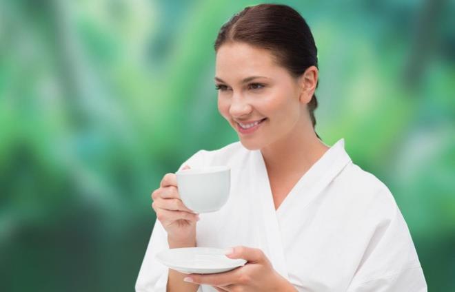 YEL AY NASIL HAZIRLANIR?<br>  Unutmayn kaynar su yeil ay yapraklar iin fazla scaktr, ierisindeki tm faydalar bileenleri ve antioksidanlar ldrr ve ayn tadnn aclamasna sebep olur. Bunun yerine aynz hazrlarken hafif soumu (yaklak 80C) su kullann. 2-5 dakika bekleyin ve isteinize gre bal veya limon da ekleyerek bu salkl ve lezzetli iecein tadn karn.