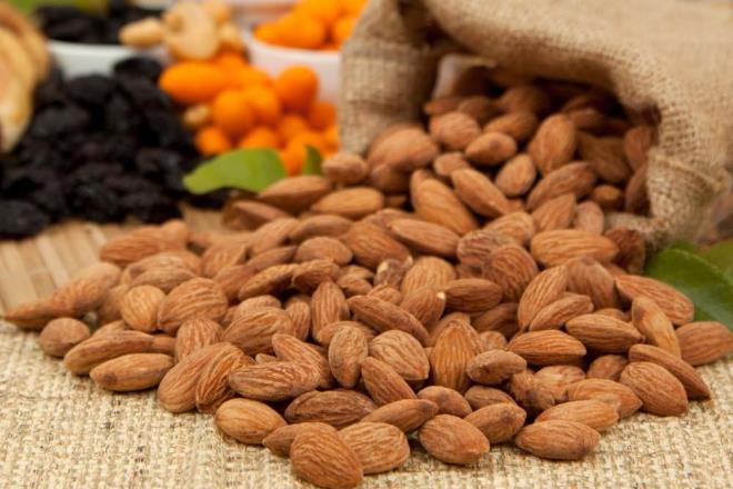 <p>Ara n </p>  <p>  1 adet elma, 8 adet badem</p>