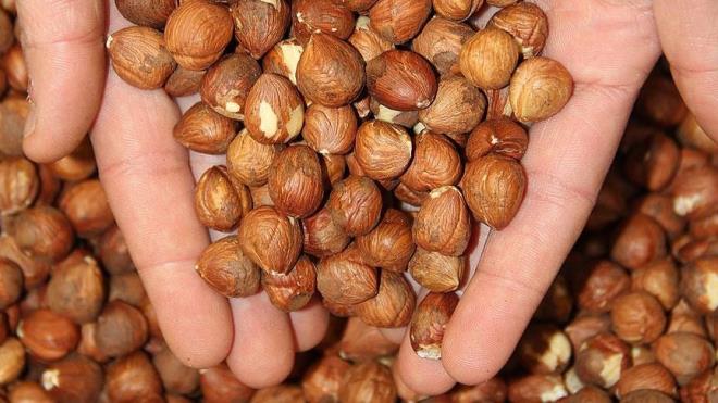 <p>Sabah kahvaltdan nce </p>  <p>  1 su barda lk su, 1 su barda oda scaklnda su</p>  <p>  Sabah kahvalts</p>  <p>  ekersiz siyah ay ( taze limon sklm) , 1 adet yumurta, 1 dilim peynir, 1 dilim ekmek, 1 avu roka</p>  <p>  Ara n </p>  <p>  1 adet orta boy muz</p>  <p>  len yemei</p>  <p>  2- 3 adet limonlu enginar ( az zeytinya ilaveli) , 1 su barda yourt ( 1 di sarmsak ilaveli) , bol salata ( az zeytinya ilaveli)</p>