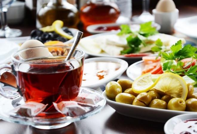 <p>Sabah kahvaltdan nce </p>  <p>  1 su barda lk su, 1 su barda oda scaklnda su</p>  <p>  Sabah kahvalts</p>  <p>  ekersiz siyah ay ( taze limon sklm) , 1 dilim peynir, 1 dilim ekmek, 1 adet kivi</p>