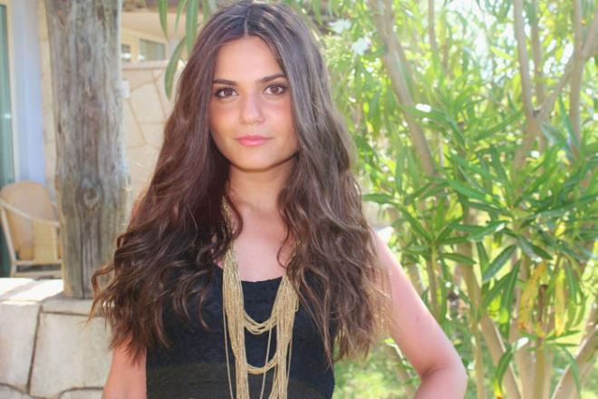 "ofrn, otobs belli bir sre beklettiini grdm ve nedenini sordum. ofr ise, otobsten inen kadnn eve girdiini grene kadar rahat edemeceini syledi."