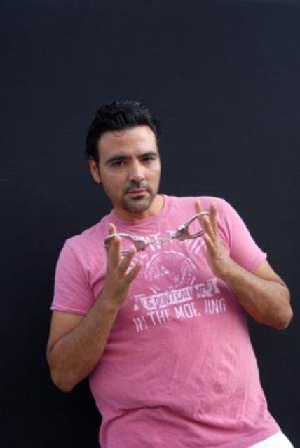 Zaten turizmcilik okuduunu ifade eden Orhon, sanat hayat ile bu ii yrteceini syledi.