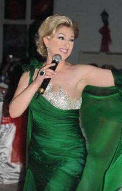 Ersoy, stanbul Maltepe'de et lokantas olarak hizmet veren  katl bir binay satn alarak nl bir kebapyla ortakla girdi.