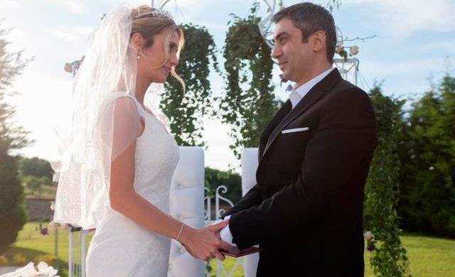 &#8216;Kurtlar Vadisi&#8217;ndeki Savc Leyla rolyle tannan idem Batur, albm karmaya hazrlanyor.