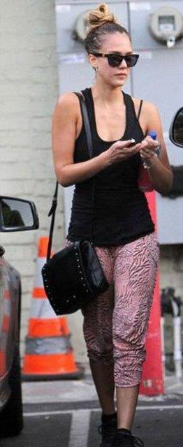 Alba, film ekimlerinden arta kalan tm zamann irketinde geiriyor.