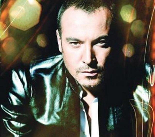 Gece hayatnn nde gelen isimlerinden Cenk Eren tam 20 yldr sahnelerde O da kazancn yine kendi sektrnde deerlendirmeye karar verdi.