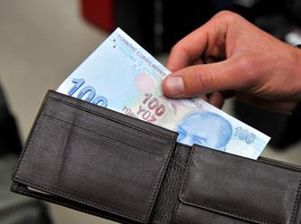 Herhangi bir yere hesap derken arkasn dnerek gizli gizli para saydktan sonra tam paray karr ve hesap kutusunun iine veya kasann yanna brakr.