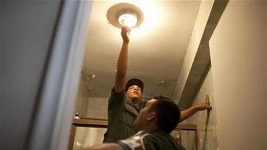 &#8226; Evin bir odasnn ampul patlad zaman yenisini almayp da fazla kullanmadg bir odann ampuln onun yerine takmak