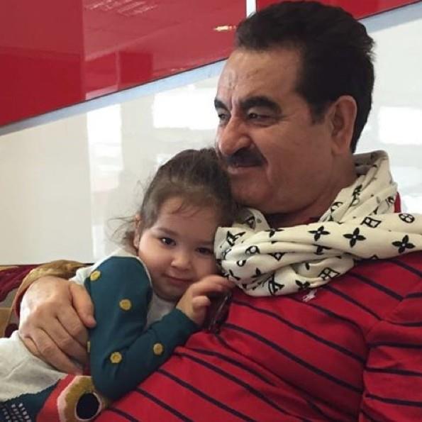 Akllarda ise hala brahim Tatlses'in Dilan'n gerek babas olup olmad sorusu vard. Dilan her ne kadar babas brahim Tatlses iin 'Hala beni nfusuna aldrmad, bu yk nasl tar ahirette bilemem DNA testinde hile yaptlar ama gerek yok suratm sam sesim ayn yetmez mi?' dese de gzler Tatlses cephesinden gelecek haberlere evrilmiti.