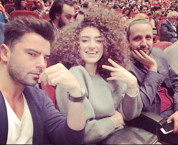 Peki z babanz olmadn nasl anladnz?    - Kendim hissettim aslnda. Biraz kavgac bir yanm olduu iin 10 yanda psikiyatriste gitmeye baladm. Cem tak&#8217;n z babam olmadn hissettiimi ilk kez doktoruma itiraf ettim.