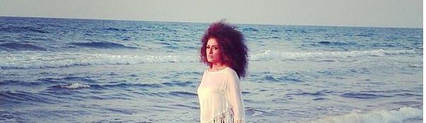 Size ne diye hitap ediyor?    - Ablam diyor.