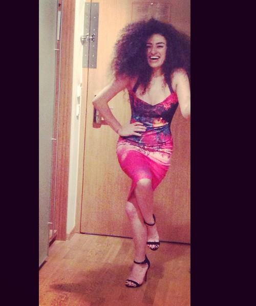 Programda yaananlardan sonra brahim Bey&#8217;le temasnz oldu mu?    - Hayr. nk bu hissedilecek bir ey. Baka birinin babanz olduunu renince ona hemen baba sevgisi duyamyorsunuz. Sadece sayg duyuyorsunuz. Ama bu olaydan sonra ben de onlar da birbirimizle irtibata gemedik. Bir dava da almad.