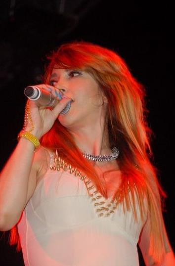 HANDE YENER