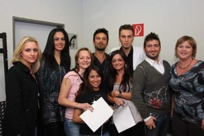 Yani Tarkan Pnar Dilek'le evlenmese neticede bizimle de evlenmicekti di mi sonuta hepimizle evlenemez ki zlmeyin hanmlar  Gitti gl gibi Tarkan... :( Tarkan ve Pnar Dilek evlendi  Pnar Dilek vay be Tarkan evlendi ha hi olmad bu  Tarkan ve pnar dilek hayrl olsun en sevdim sanat yalnz tarkan o nasl bir yakskllk o nasl tatl glumseme hep mutlu ol  Tarkan ve Pnar Dilek evlenmi Bizede mutluluklar dilemek der