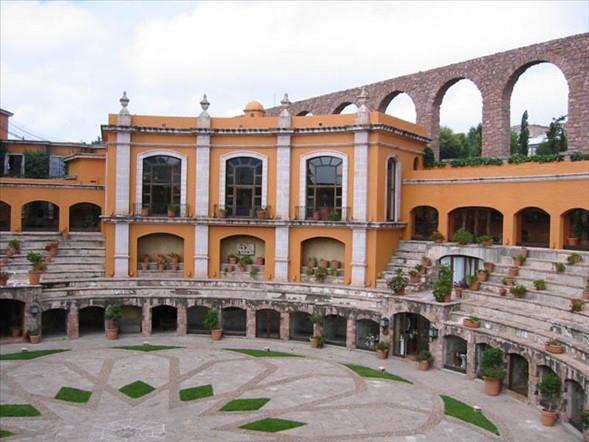 spanya'da bulunan bu yap ise eskiden bir boa grelerinin yapld bir arenayd.