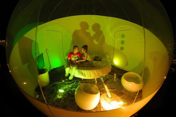 Fransz tasarmc Pierre Stephane Dumas'nn imzasn tayan "balon oda"lar lkenin kuzeyindeki Roubaix kentinde tatillerini doann ortasnda geirmek isteyenlere ilgin bir alternatif sunuyor.