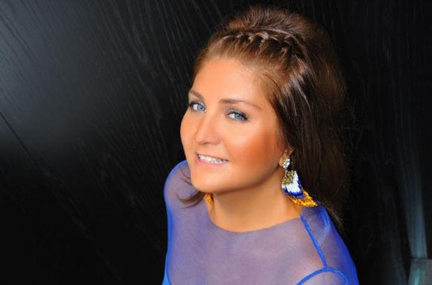 Sibel Can, saysz hit arknn yazar Burhan Bayar'n her biri rekorlar krm eserlerinden oluan bir repertuvar hazrlad.