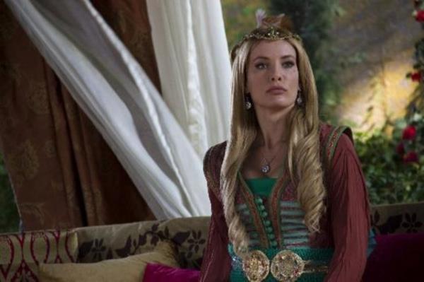 Barollerini Mehmet Akif Alakurt, Seda Akman ve Gamze zelik'in paylatklar, yapmn MED Yapm'n stlendii diziyi Merve Girgin ynetiyor.