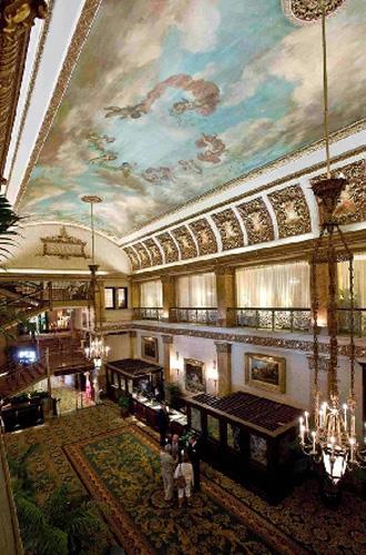 Pfister Oteli--1893 ylnda ina edilen bu otel ABD bakan William McKinley ve ondan sonraki btn bakanlar arlamtr. 1927'de len otelin kurucusu Charles Pfister'in hayaletinin gece vakti otele kayt yaptrd syleniyor. Baz mteriler de bazen garip sesler duyduklarn ve doa st deneyimler yaadklarn anlatyorlar.