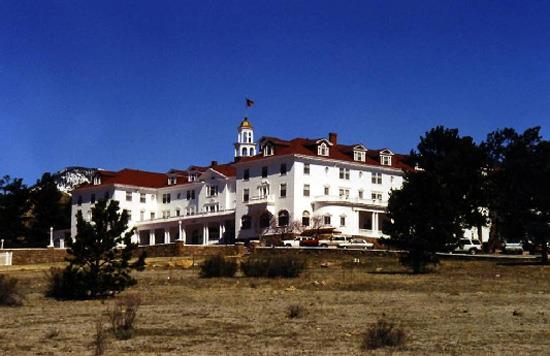 Stanley Hotel--Stanley Buharl otomobillerinin kurucusu Freelan O. Stanley'in adn alyor. Stanley'in hayaletinin sk sk otelin bilardo odas ve barn ziyaret ettii syleniyor. Konuklar otele hi ocuk kaydolmamasna ramen gece koridorlarda grlt yapan ocuklardan ikayeti.
