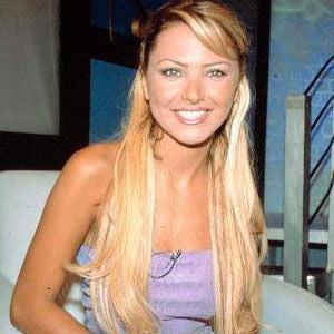 Ece Erken, ''Kpeim ld ok zldm.Bu arada Mahsun Krmzgl'n de babas lm.kimizin de ba sa olsun,'' diyerek taziyeyi aradan karal 9 yl oldu..